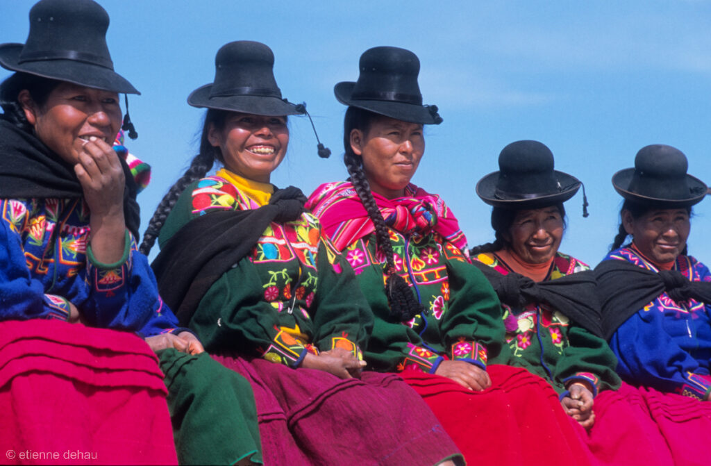 Différents groupes de danses et de chants de la région se retrouvent pour cette fête traditionnelle.