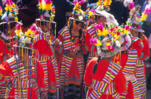 Différents groupes de danses et de chants de la région se retrouvent pour cette fête traditionnelle.