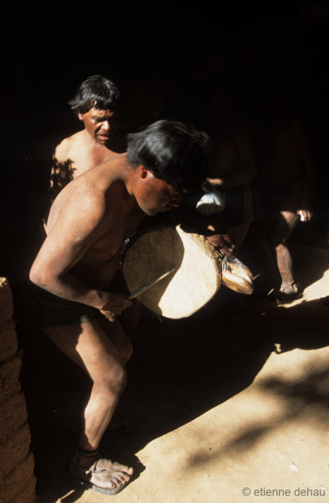 Les indiens de la Sierra Tarahumara pratiquent des rites qui mélangent le catholiscisme et des croyances ancestrales.