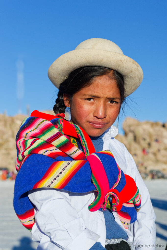 jeune fille de Bolivie au cours d'une fête traditionnelle.