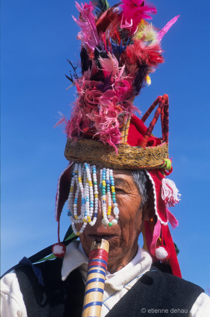 Différents groupes de danses et de chants de la région se retrouvent pour cette fête traditionnelle.