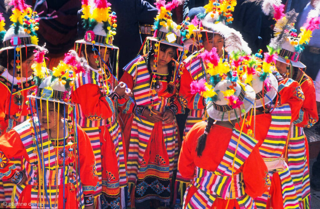 Différents groupes de danses et de chants de la région se retrouvent pour cette fête traditionnelle.