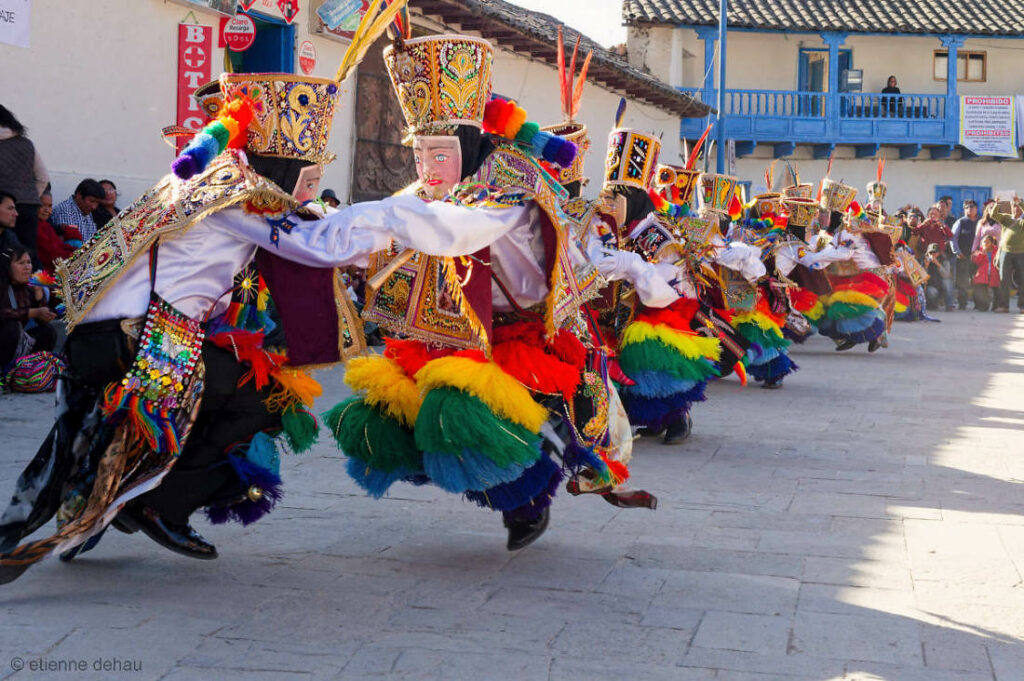 La fête traditionnelle de la Virgen del Carmen donne lieu à des danses  et à des processions  dans les rues.