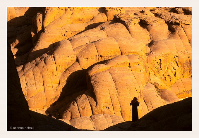 wadi-rum-jordanie Bédouin seul dans le Wadi Rum en Jordanie