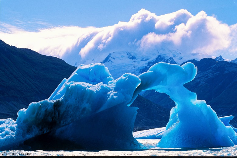 iceberg sur le lago Argentino près d'El Calafate en Patagonie d'Argentine